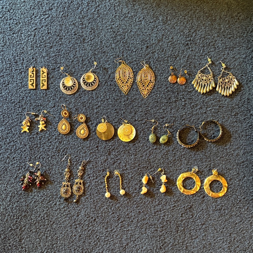 Elegant Gold and Silver Women’s Earrings Set